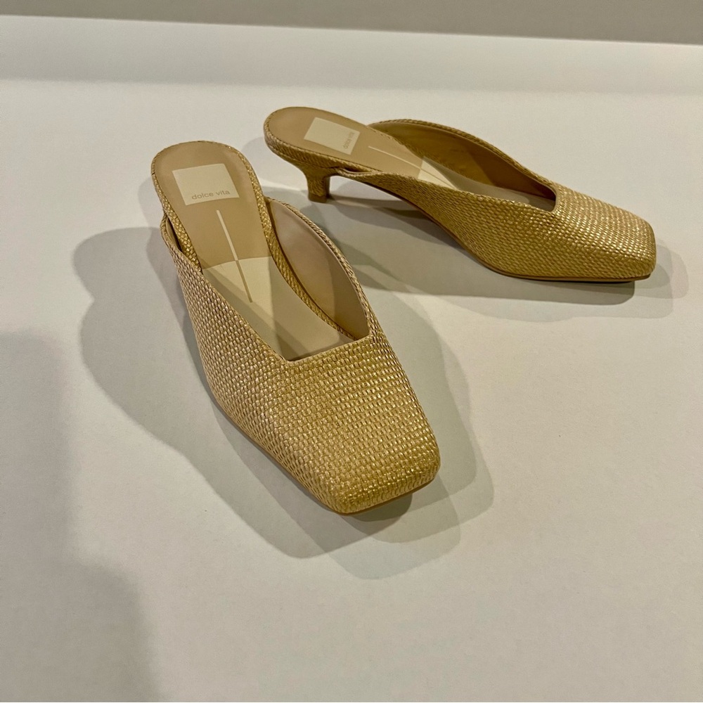 Dolce Vita Umara Elegant Tan Women's Mules Sz 6.5 NWOT